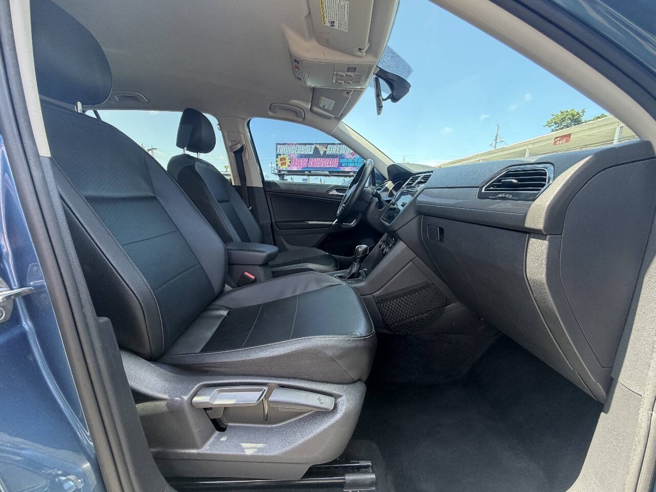 Used 2020 Volkswagen Tiguan SE FWD image 29