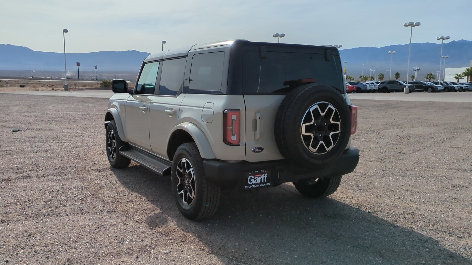 Used 2025 Ford Bronco Outer Banks image 5