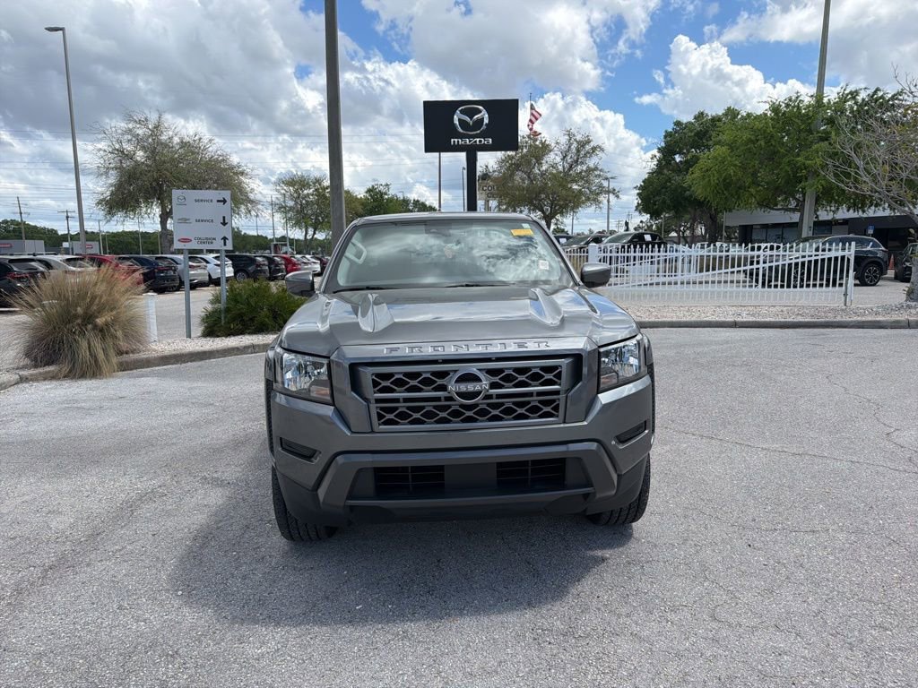 Used 2022 Nissan Frontier SV image 2