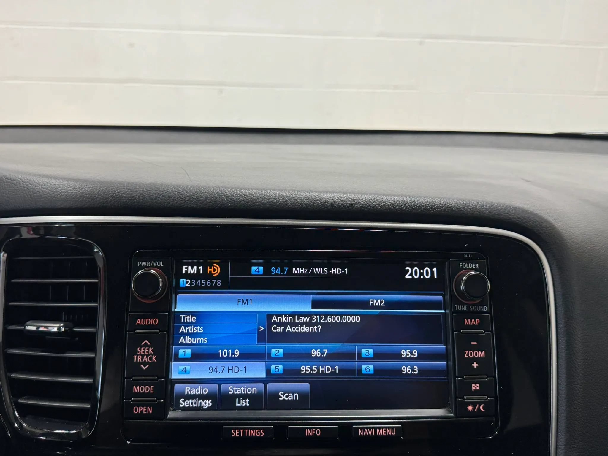 Used 2015 Mitsubishi Outlander SE FWD image 20