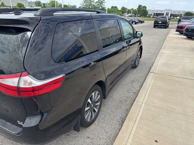 Used 2019 Toyota Sienna XLE w/ XLE Navigation Package AWD/4WD image 6
