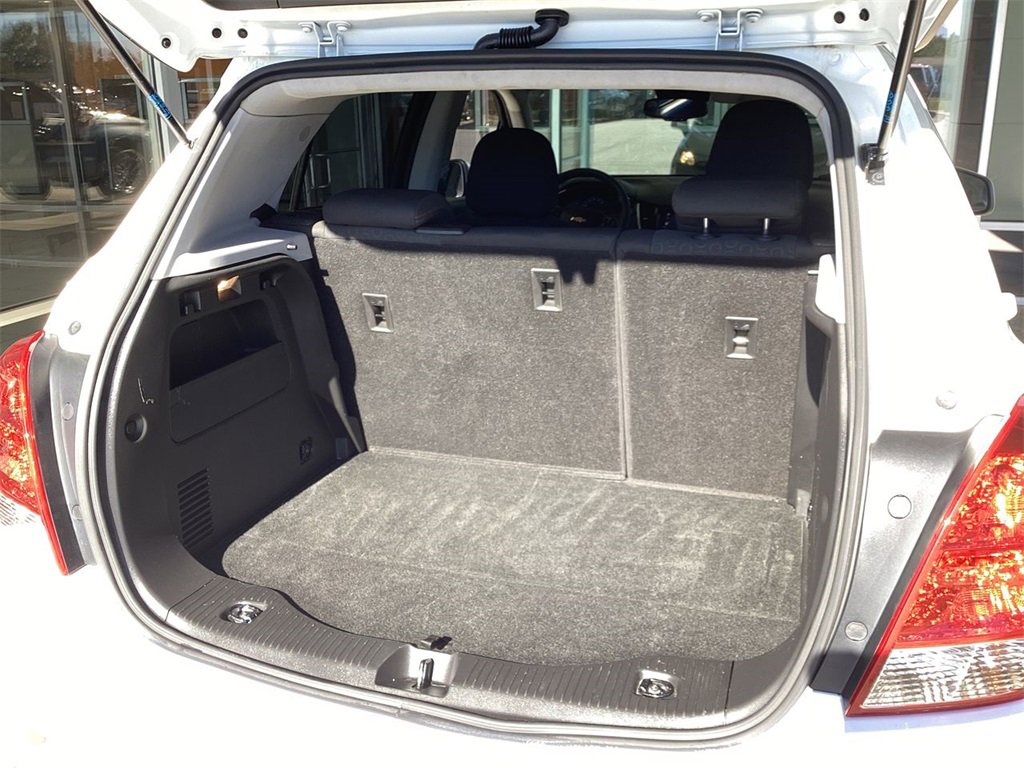 Certified 2022 Chevrolet Trax LS w/ Tint and Cruise Package image 25