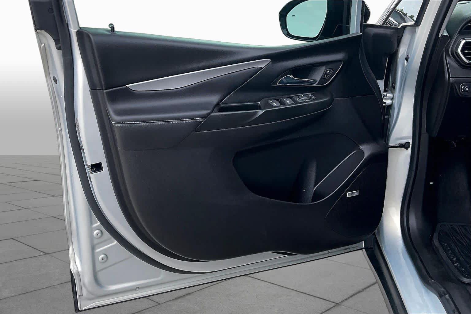 Certified 2023 Chevrolet Bolt LT w/ Infotainment Package FWD image 19