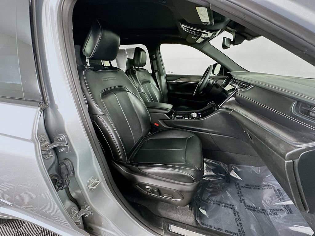 Certified 2025 Jeep Grand Cherokee L Overland w/ Rear Seat Video Group I AWD/4WD image 43