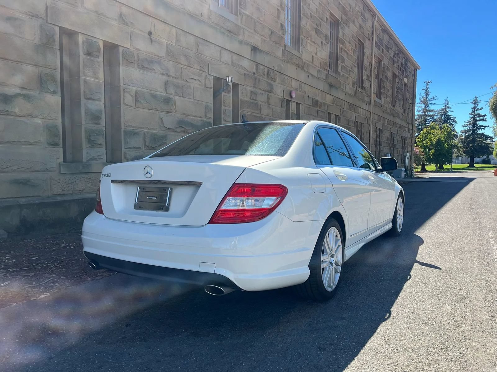 Used 2009 Mercedes-Benz C 300 Sedan image 7