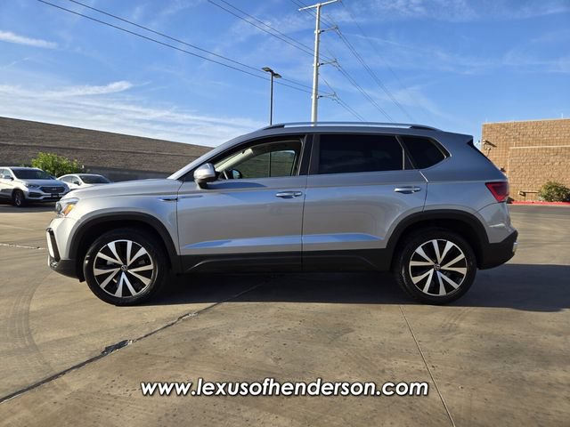 Used 2022 Volkswagen Taos SE FWD image 3