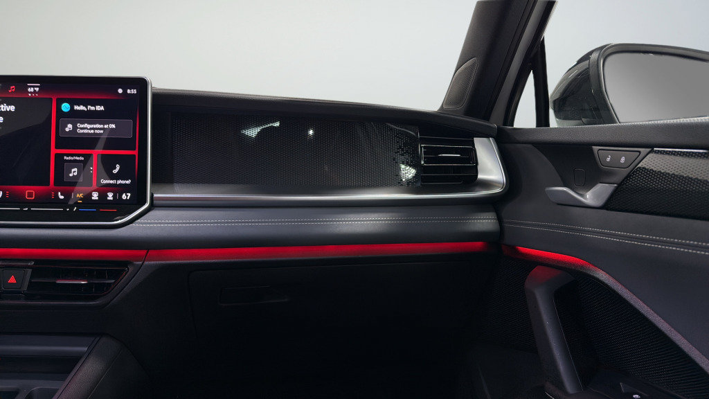 Certified 2025 Volkswagen Tiguan SE R-Line AWD/4WD image 40