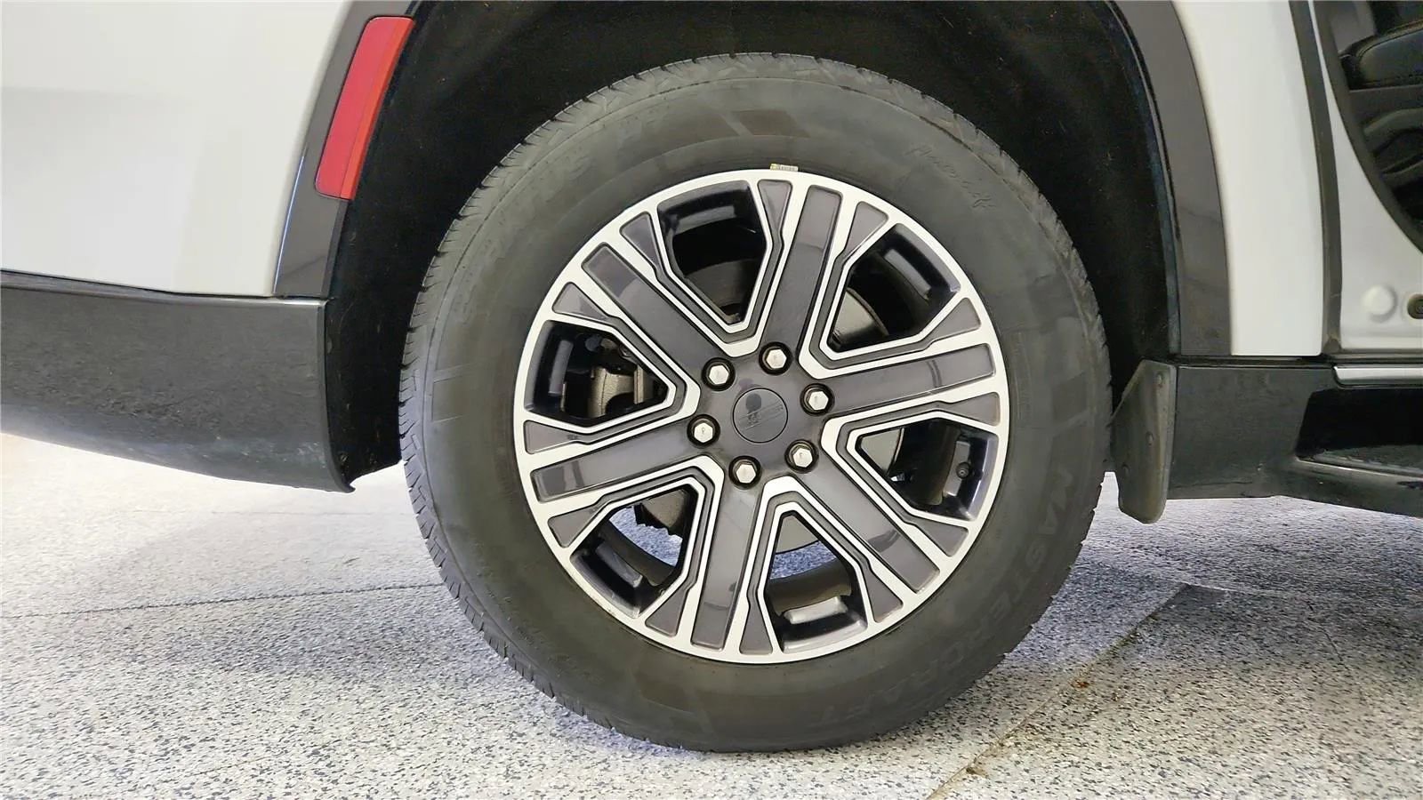 Used 2024 Jeep Wagoneer L Series II w/ Flexible Seating Group image 13