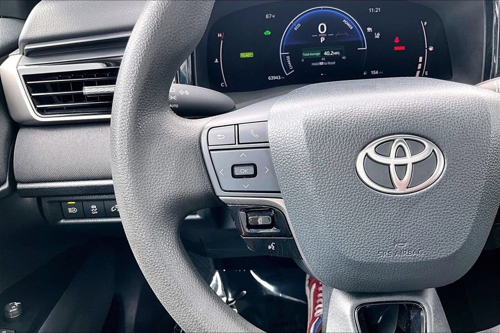 Used 2025 Toyota Camry LE FWD image 11