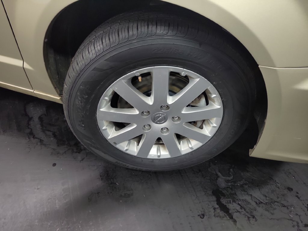 Used 2012 Chrysler Town & Country Touring-L w/ Driver Convenience Group FWD image 11