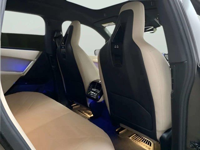 Used 2023 BMW iX xDrive50 AWD/4WD image 24