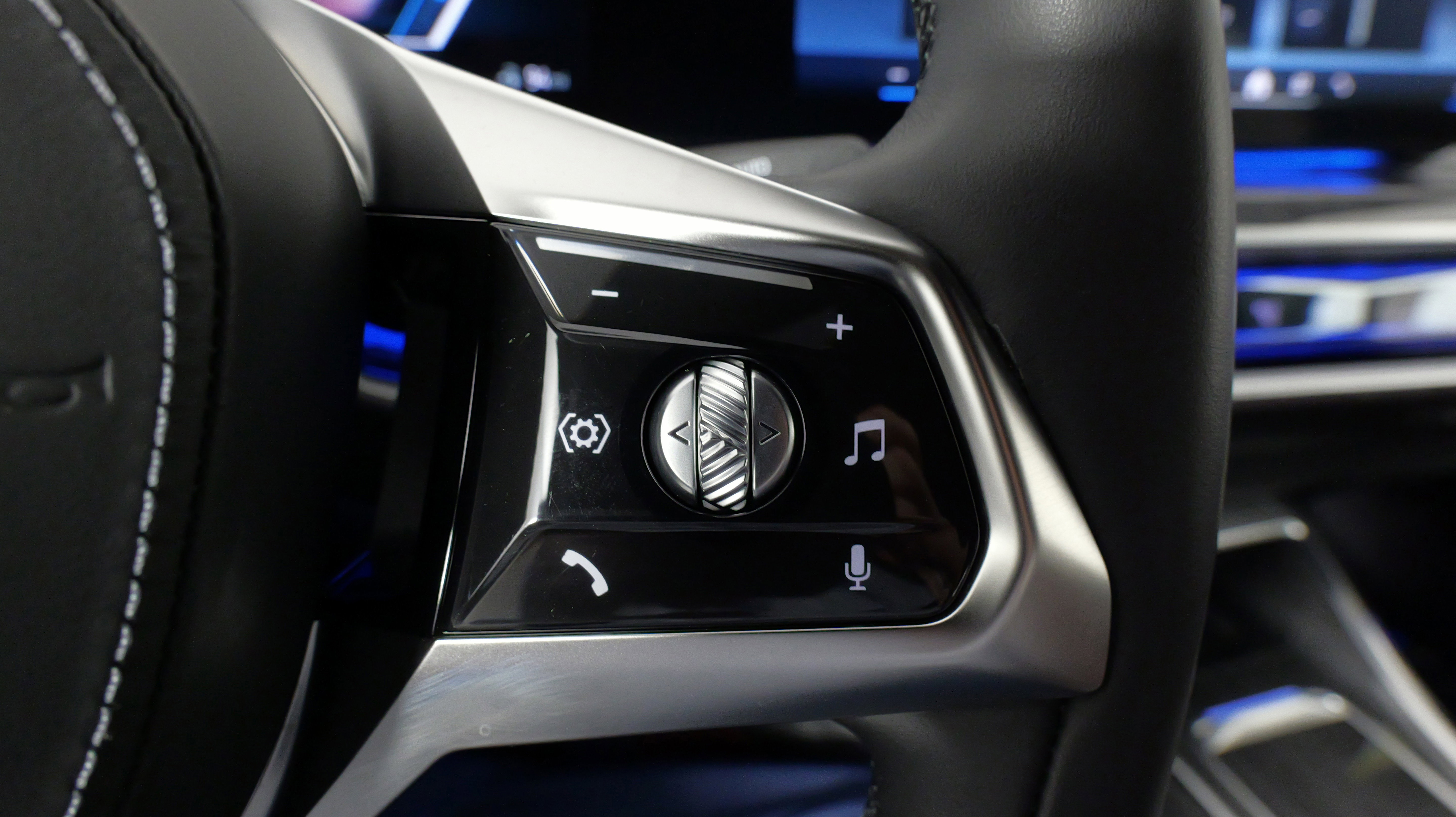 Used 2024 BMW i7 xDrive60 w/ Executive Package image 48