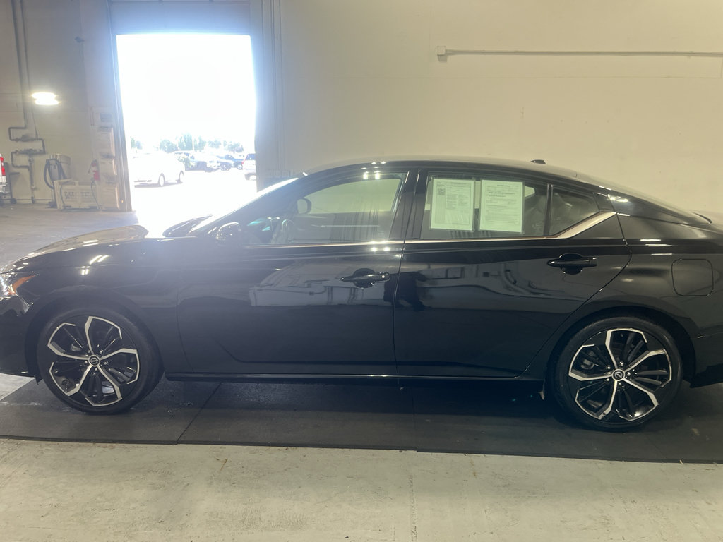 Used 2024 Nissan Altima 2.5 SR FWD image 11