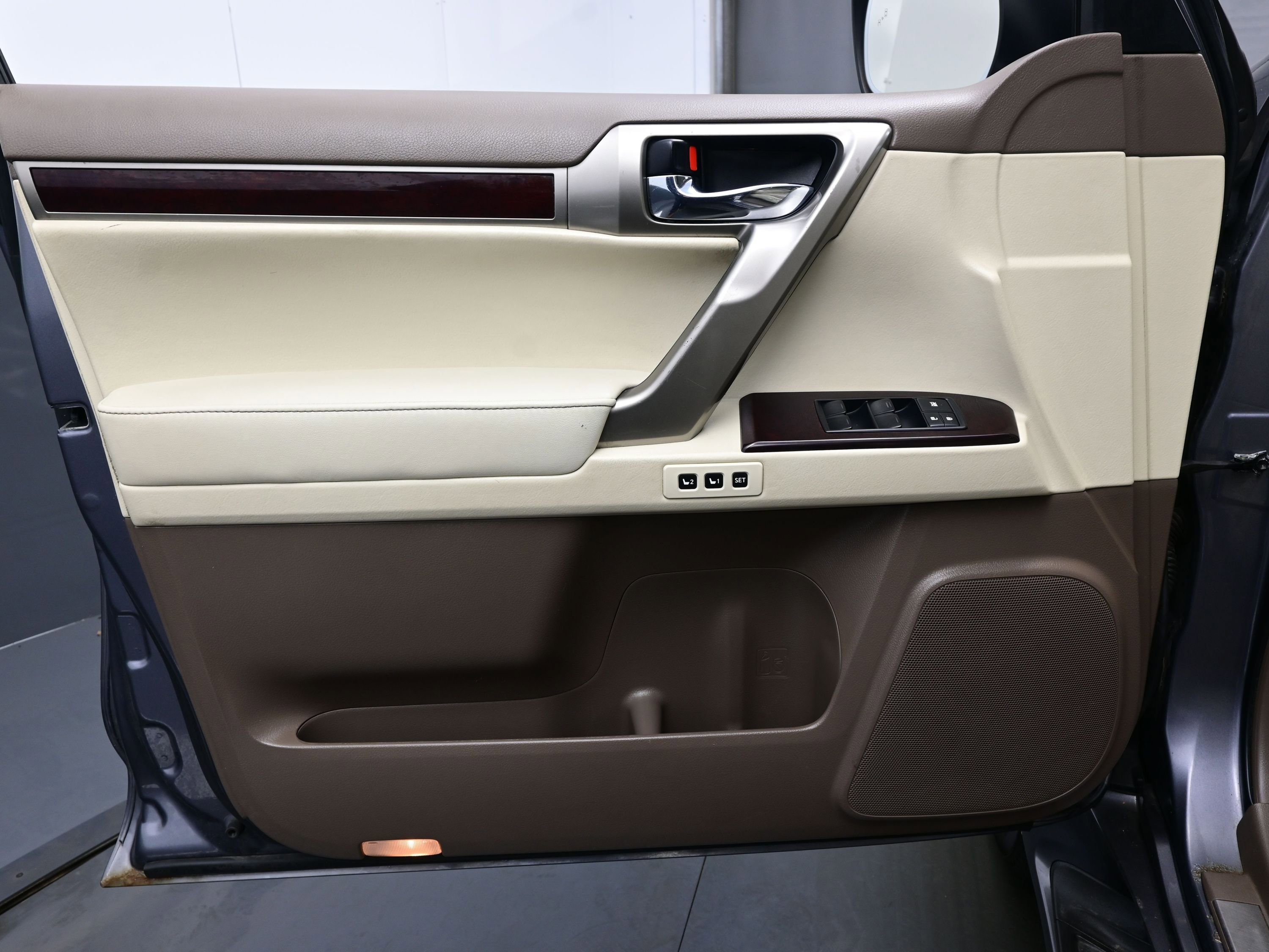 Used 2015 Lexus GX 460 w/ Premium Package image 9