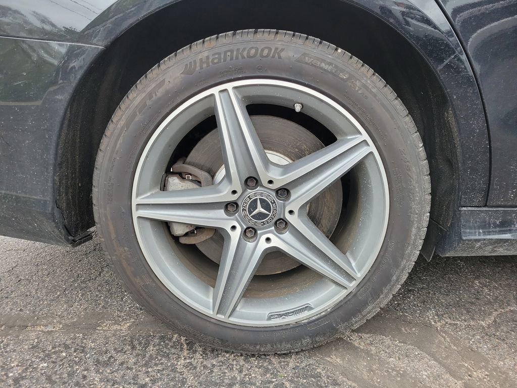 Used 2018 Mercedes-Benz E 400 4MATIC Sedan image 5