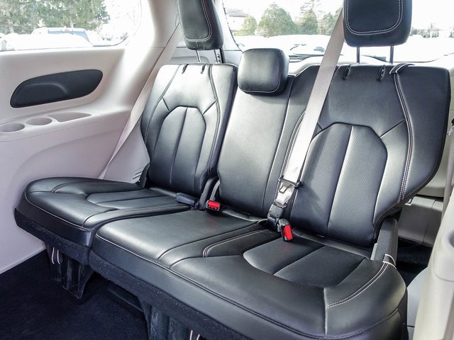 Used 2023 Chrysler Pacifica Touring-L image 23