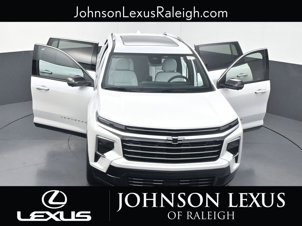 Used 2025 Chevrolet Traverse High Country FWD image 33