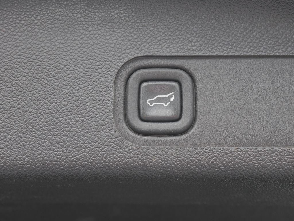 Used 2013 GMC Yukon XL Denali AWD/4WD image 18