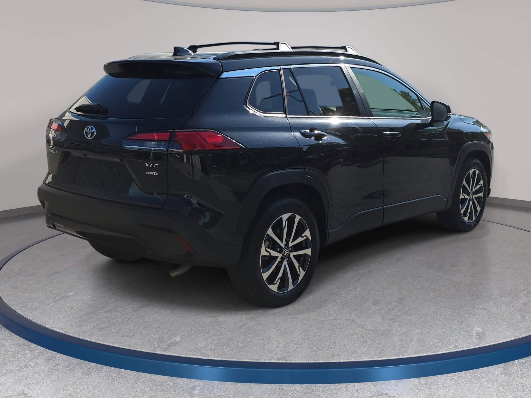 Used 2025 Toyota Corolla Cross XLE w/ Convenience Package image 5
