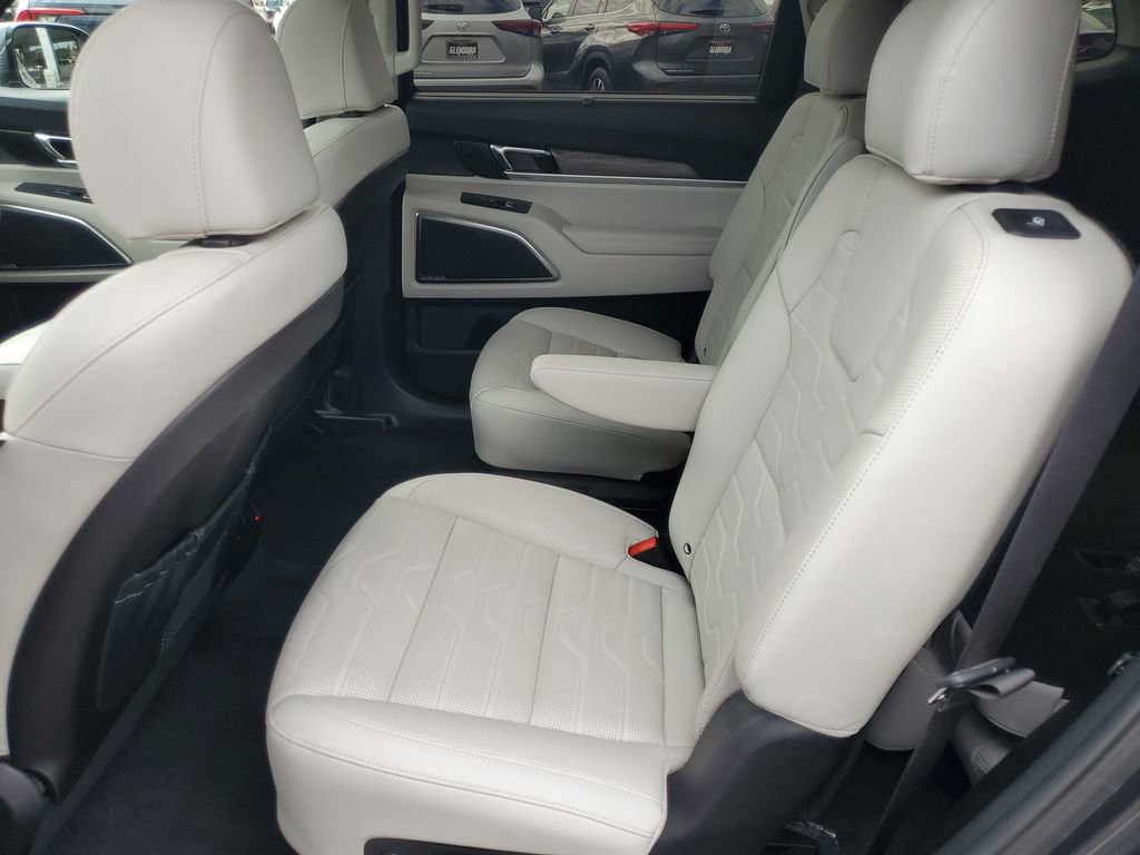 Used 2022 Kia Telluride SX w/ SX Prestige Package image 10