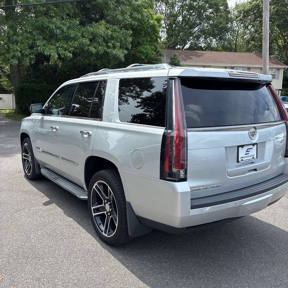 Used 2015 Cadillac Escalade Luxury AWD/4WD image 4