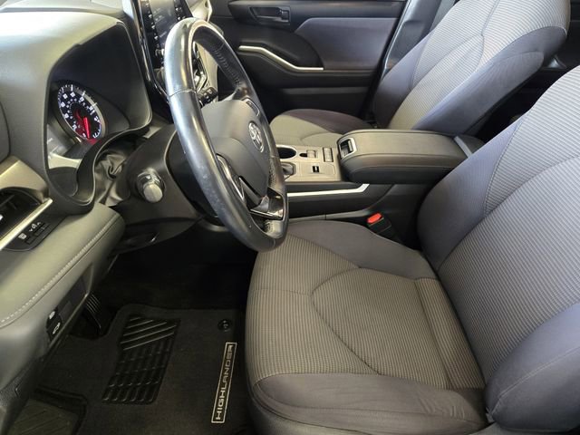 Used 2021 Toyota Highlander LE image 16