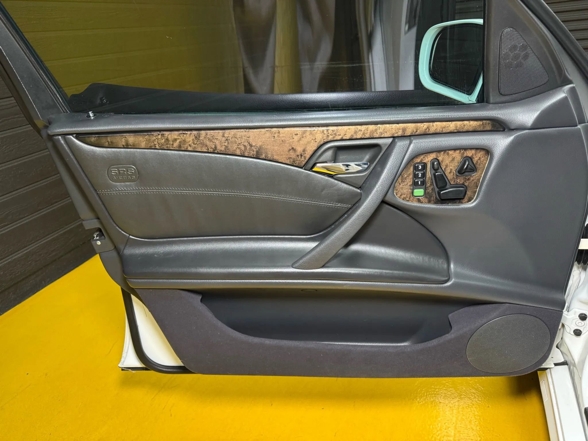 Used 2000 Mercedes-Benz E 55 AMG Sedan image 34