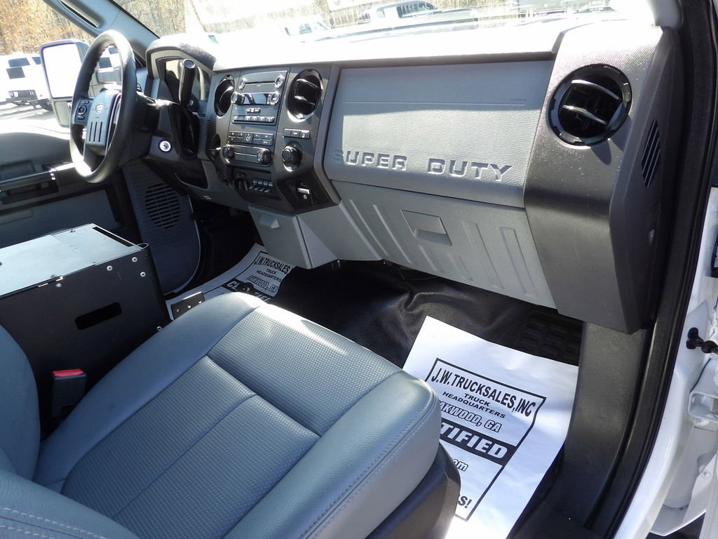 Used 2015 Ford F550 2WD Regular Cab Super Duty image 28