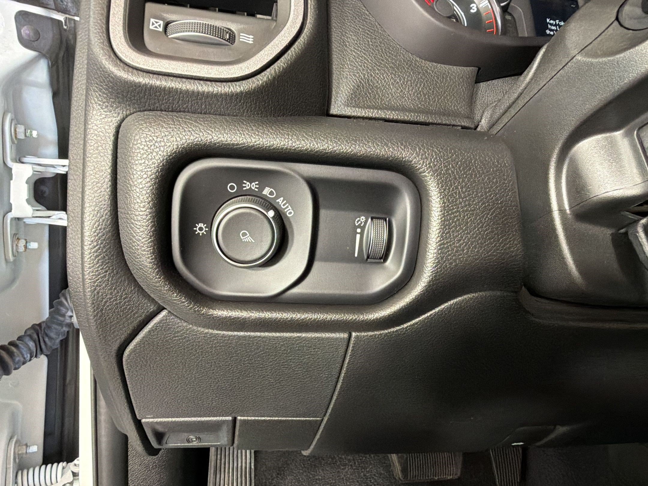 Used 2024 RAM 3500 Tradesman w/ Chrome Appearance Group AWD/4WD image 21