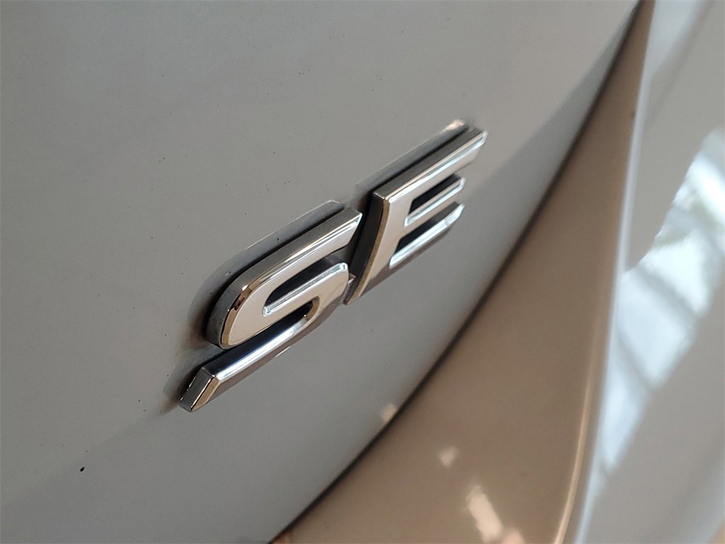 Used 2024 Toyota Camry SE image 9