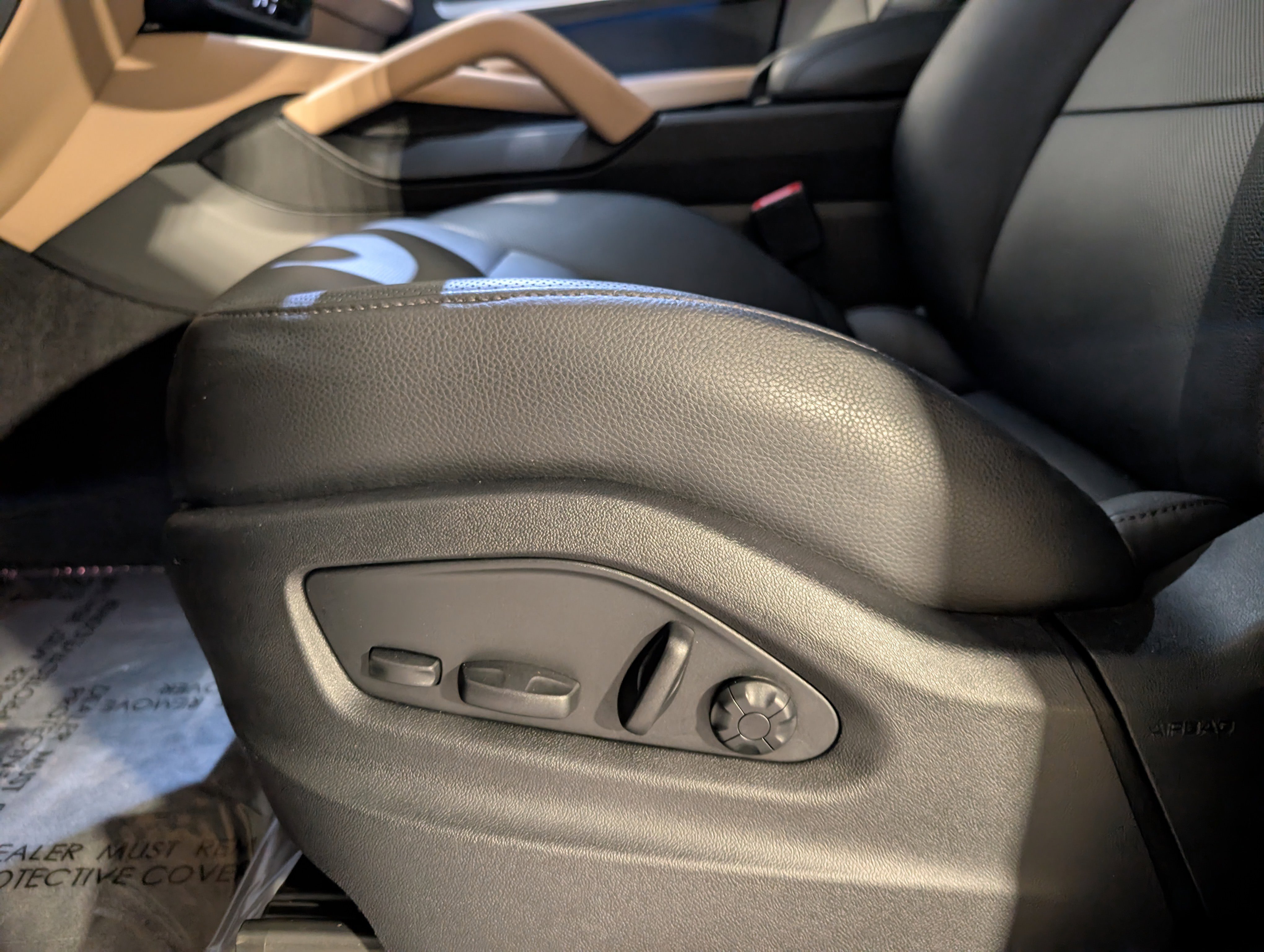 Certified 2024 Porsche Cayenne AWD/4WD image 18