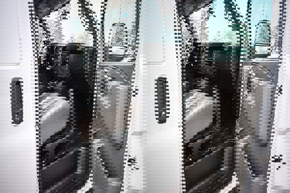 Used 2022 GMC Savana 2500 image 15