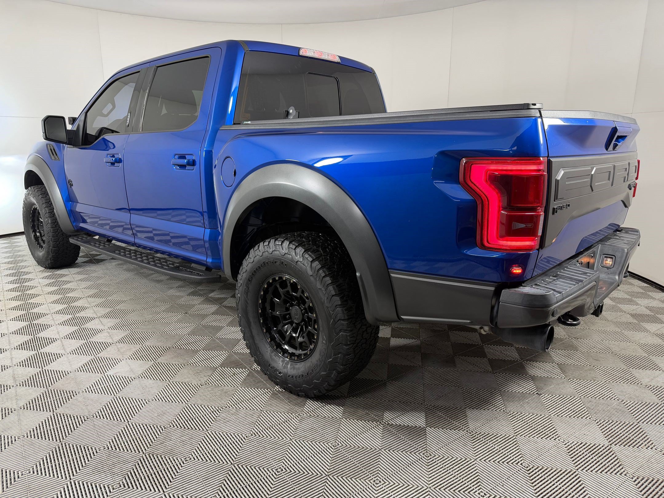 Used 2018 Ford F150 Raptor w/ Equipment Group 802A Luxury AWD/4WD image 3