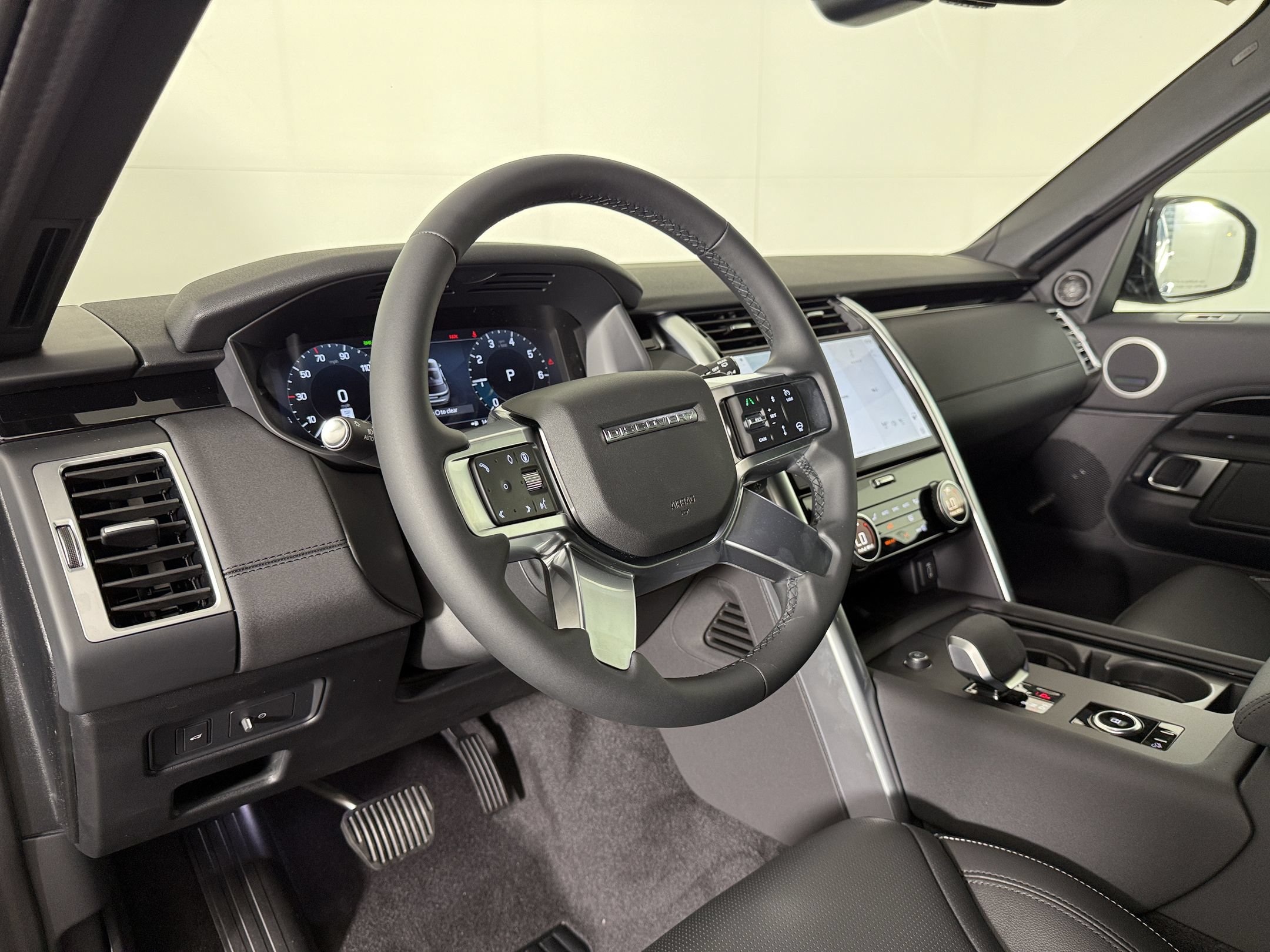 New 2026 Land Rover Discovery S AWD/4WD image 4