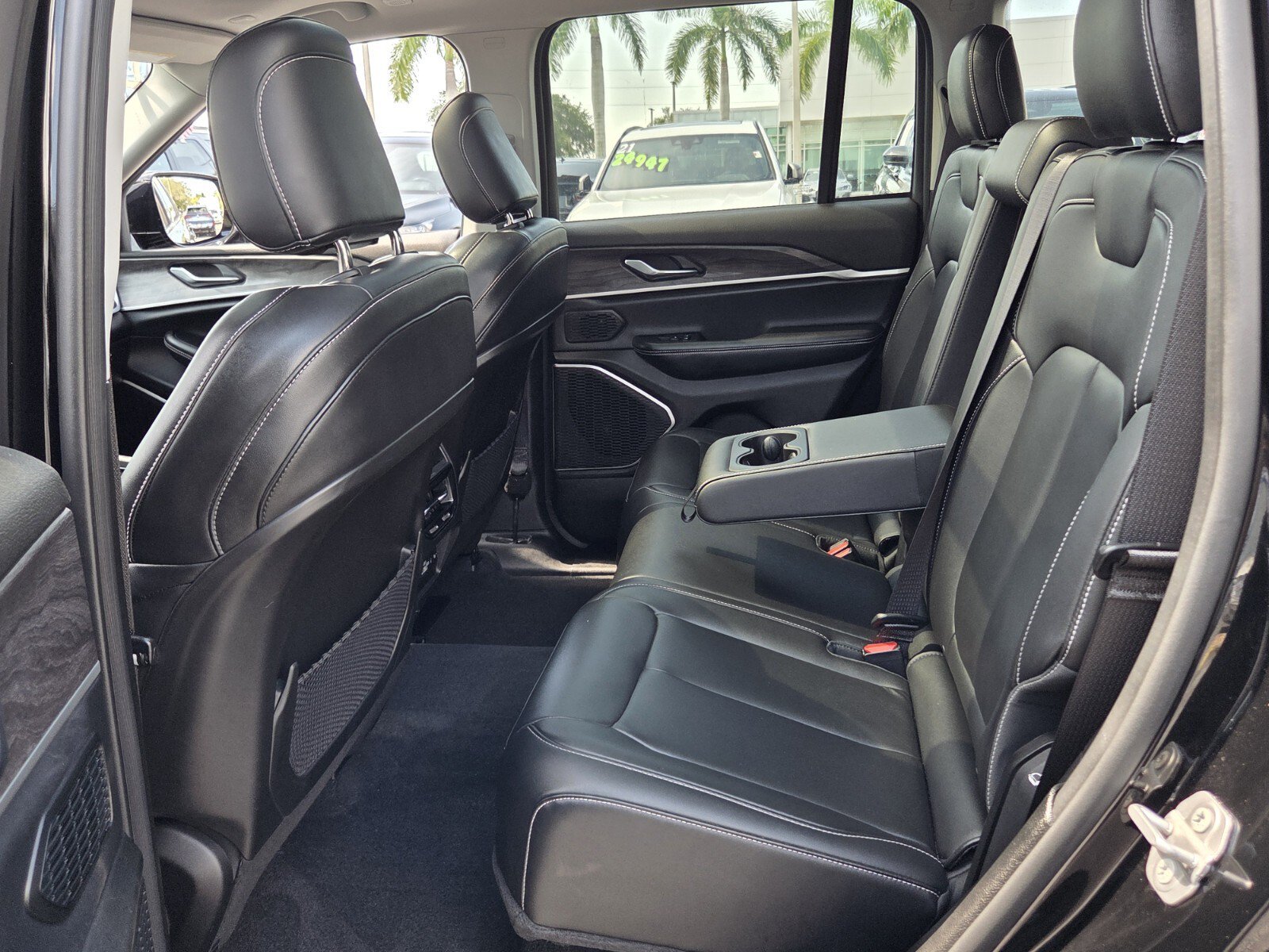 Used 2022 Jeep Grand Cherokee Limited AWD/4WD image 11