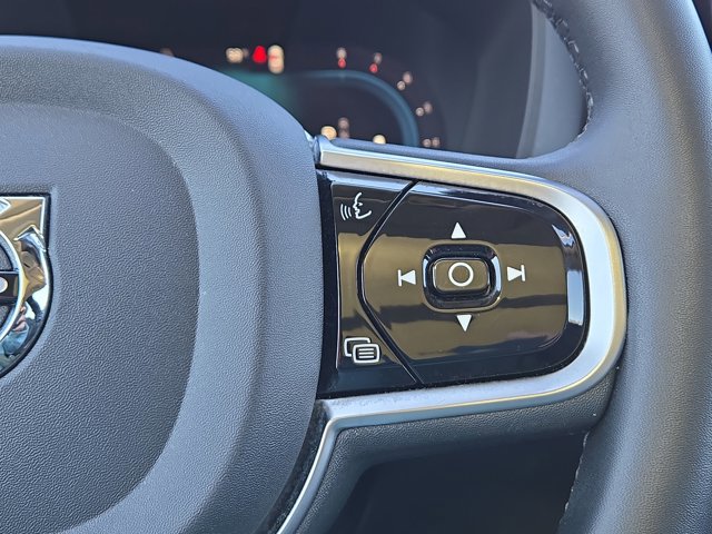 Used 2023 Volvo XC60 B5 Plus image 21