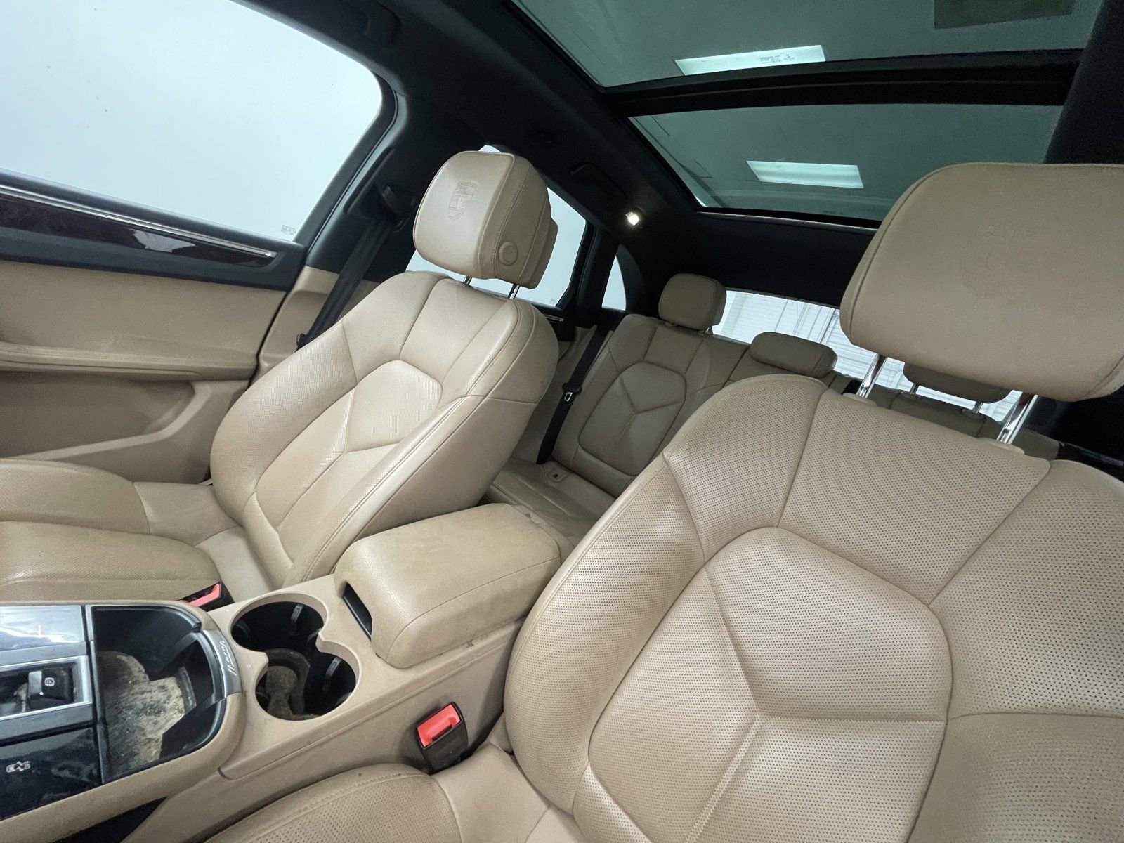 Certified 2023 Porsche Macan Turbo image 6