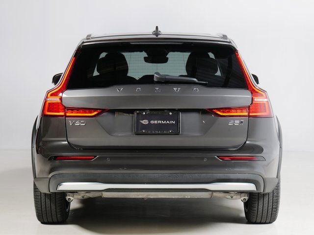 Used 2025 Volvo V60 B5 Cross Country Plus image 7