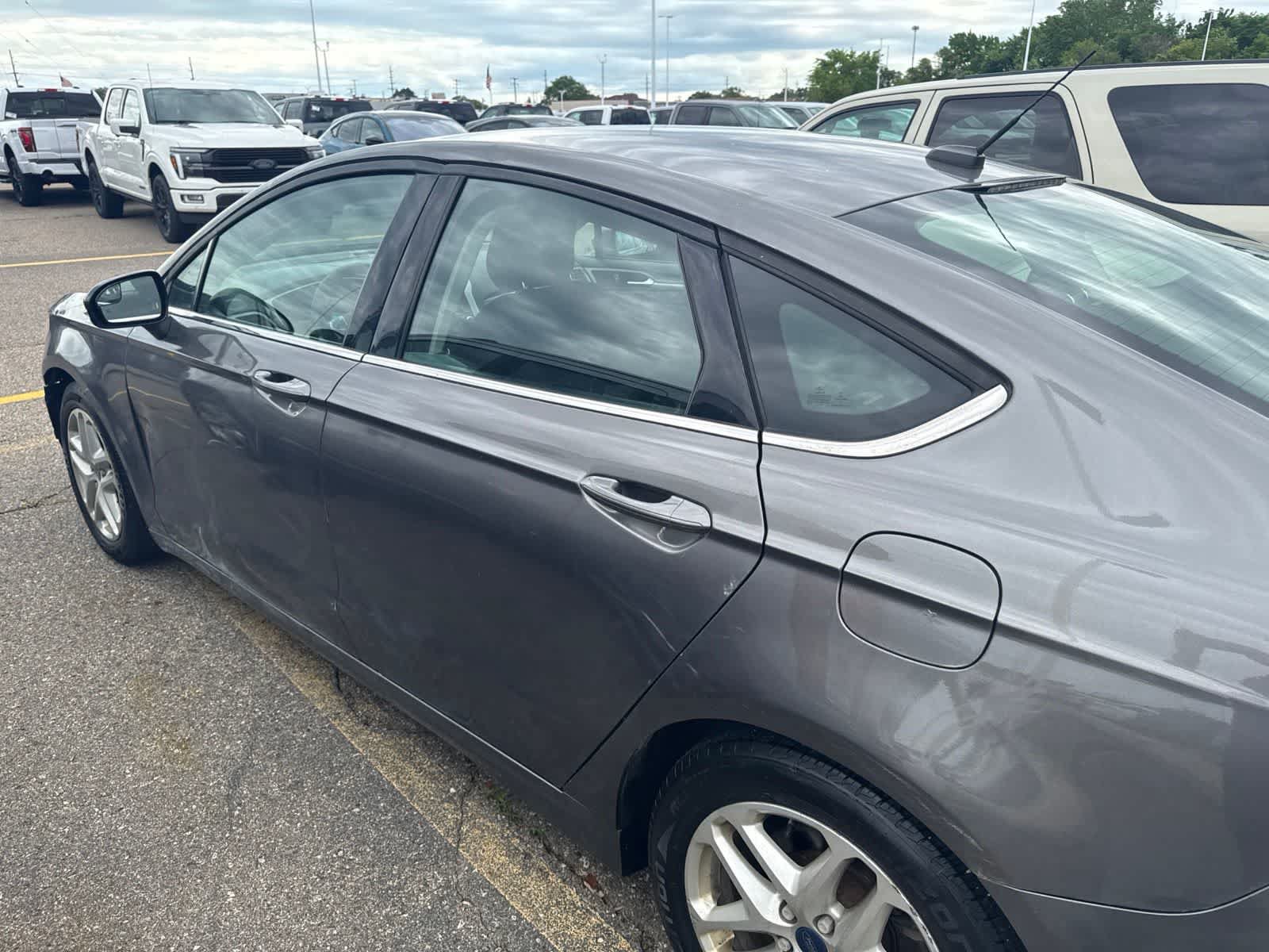 Used 2014 Ford Fusion SE FWD image 16