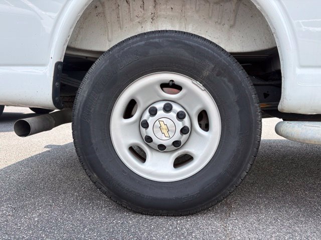 Used 2025 Chevrolet Express 2500 w/ Driver Convenience Package RWD image 20