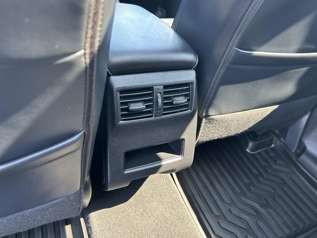 Used 2024 Mitsubishi Outlander SE Black Edition image 20