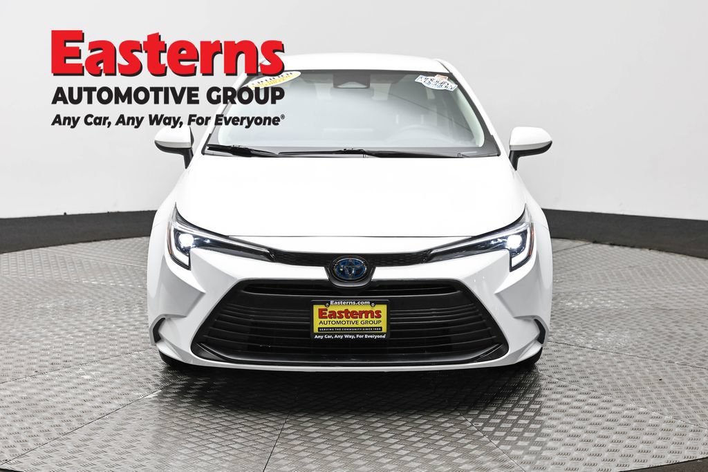 Used 2024 Toyota Corolla LE w/ LE Convenience Package FWD image 2