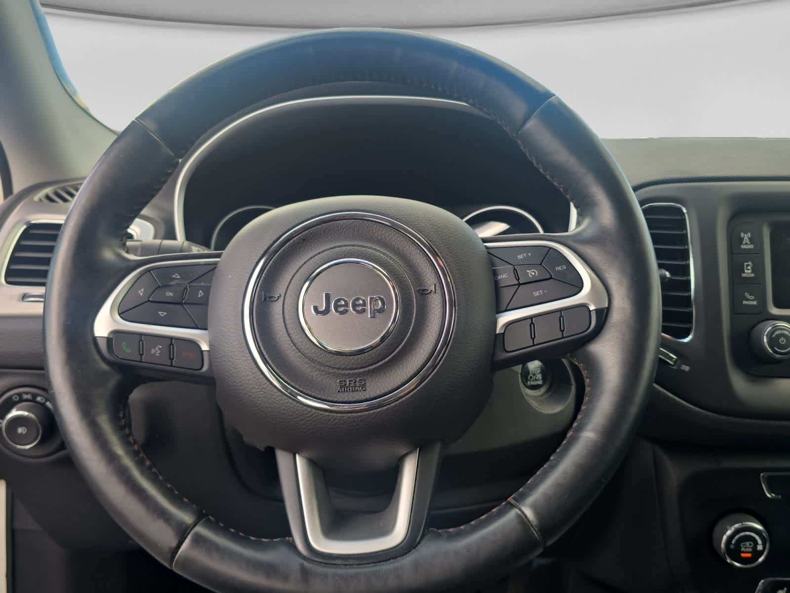 Used 2018 Jeep Compass Latitude w/ Cold Weather Group AWD/4WD image 11
