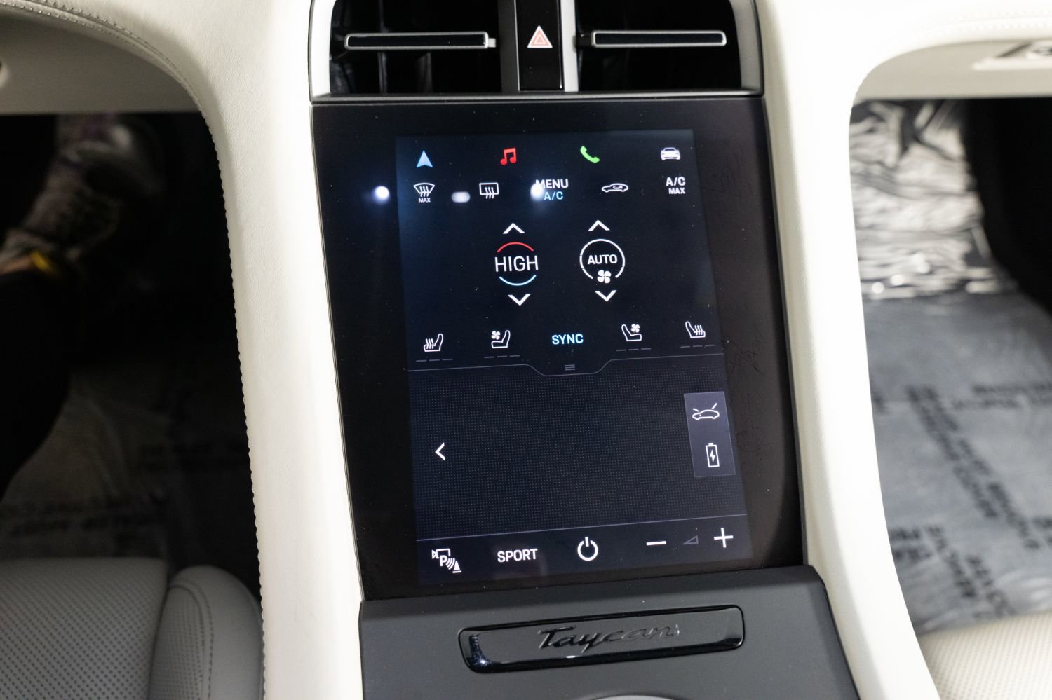 Used 2021 Porsche Taycan 4S w/ Premium Package image 42