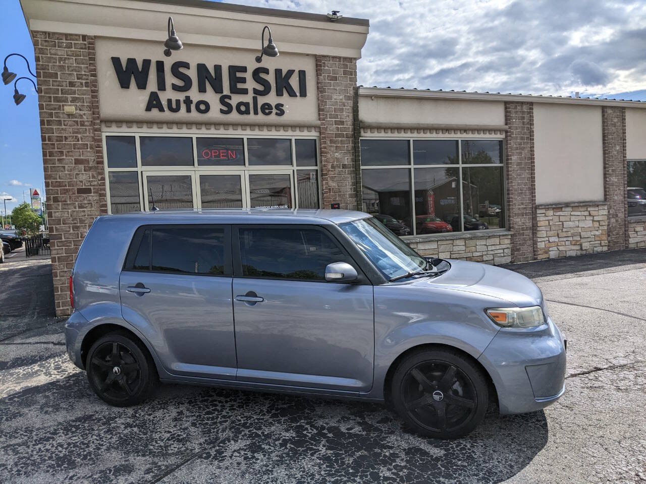 Used 2009 Scion xB FWD image 2