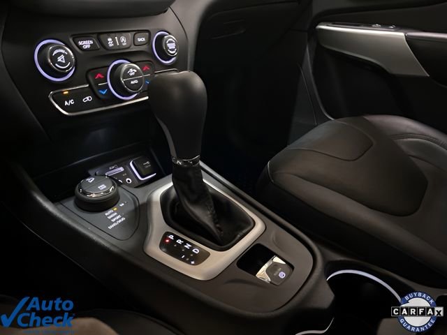 Used 2017 Jeep Cherokee Overland w/ Technology Group image 47