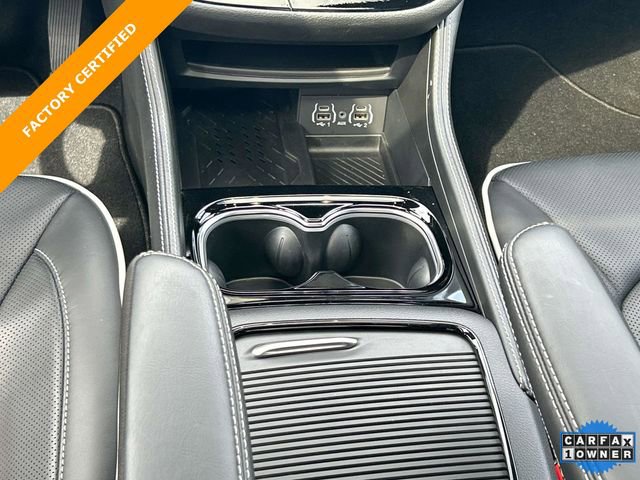 Used 2025 Chrysler Pacifica Premium FWD image 18