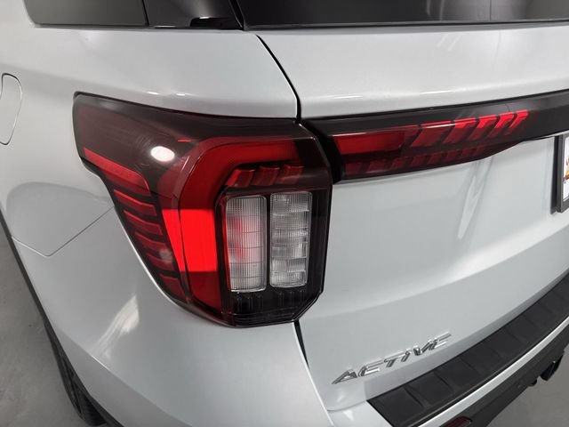 Used 2026 Ford Explorer Active AWD/4WD image 31