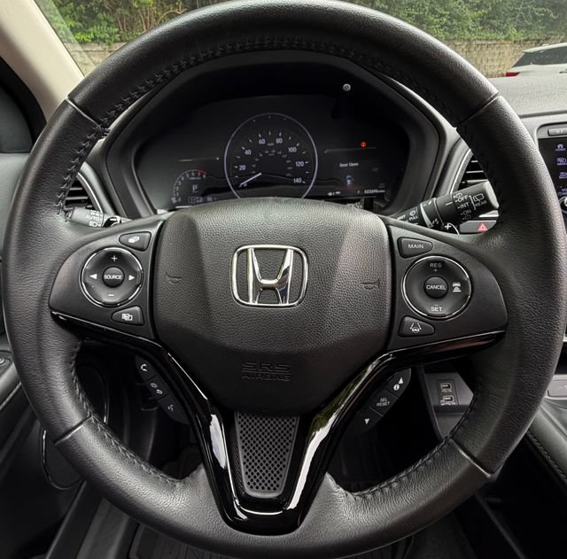 Used 2020 Honda HR-V Touring image 20