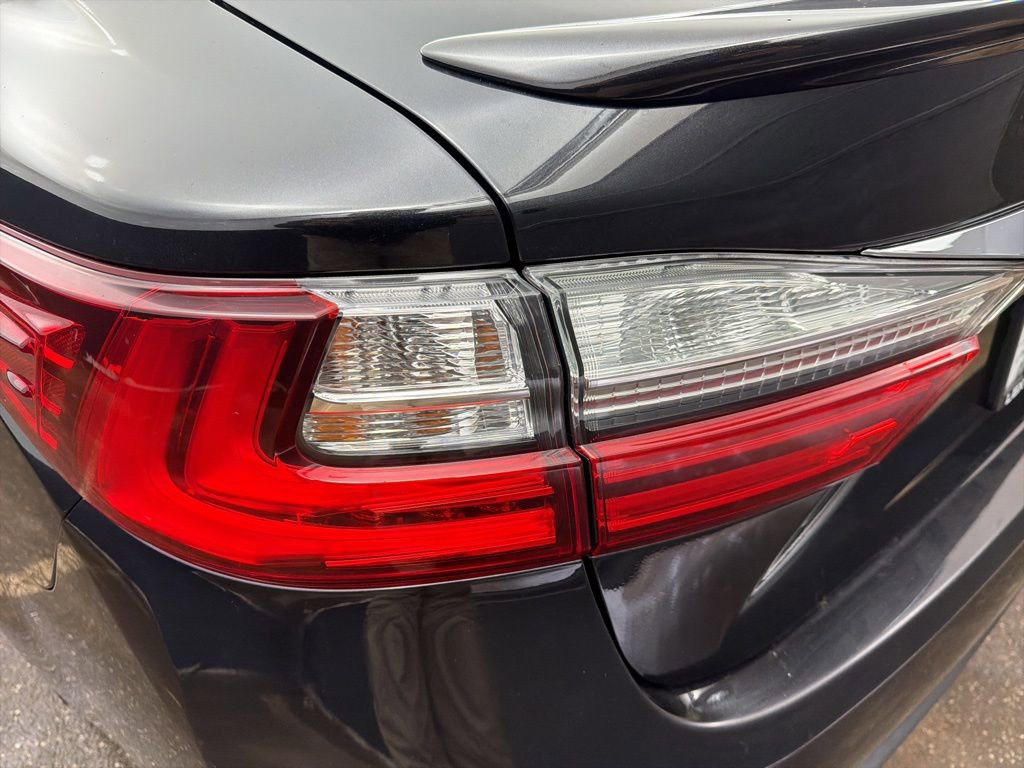 Used 2018 Lexus ES 350 w/ Luxury Package w/Wood Trim image 22